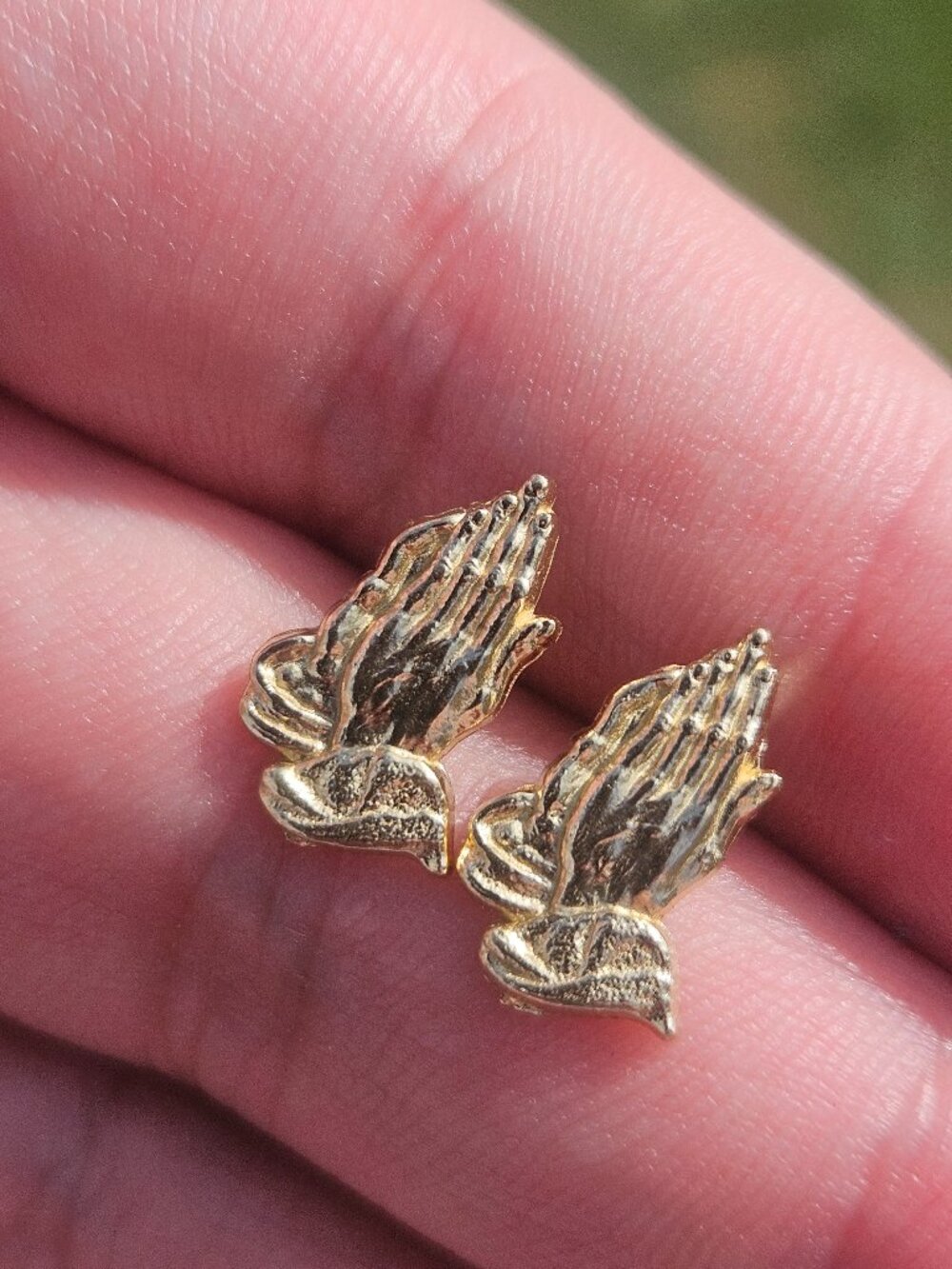 10K Yellow Gold Praying Hands Pray Earring Studs